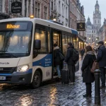 Navette vieux lille : minibus s’arrête à l’arrêt Rihour, rue du Vieux-Lille