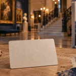 Les amis des musées de Lille : carte d’adhérent sur table, ambiance musée